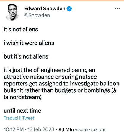 E. Snowden Alieni e palloni web